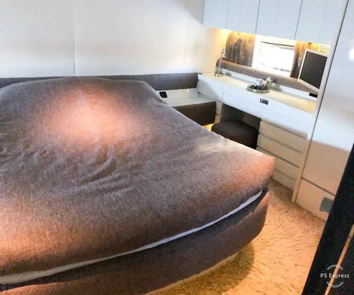 Hotel Luxurious Yacht Stockholm Botel