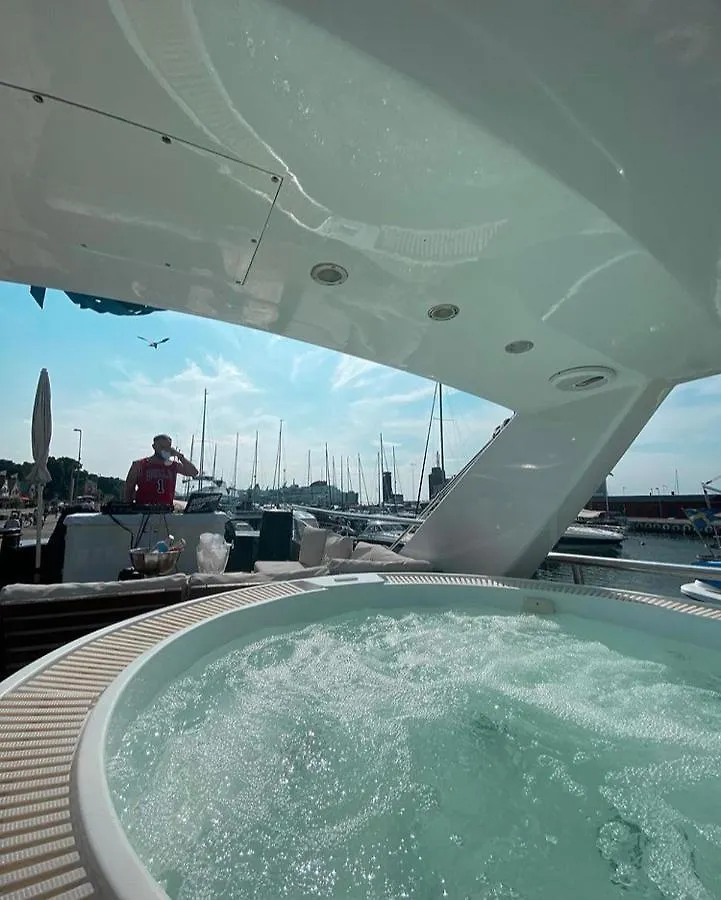 Luxurious Yacht Hotel Stockholm 0*,