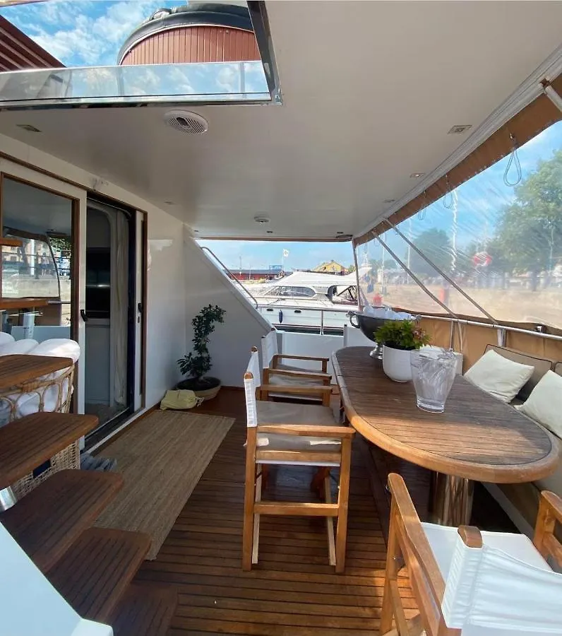 Botel Luxurious Yacht Hotel Stockholm