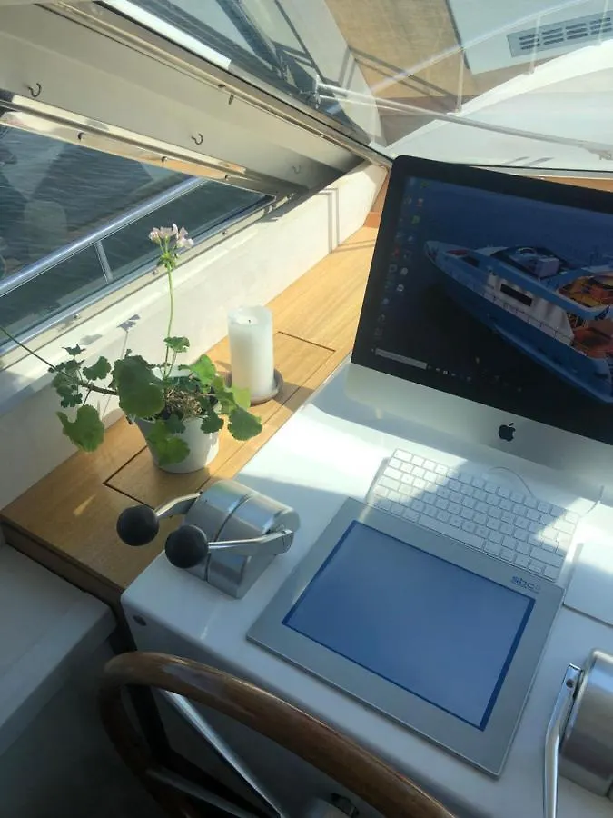 Luxurious Yacht Hotel Stockholm 0*,